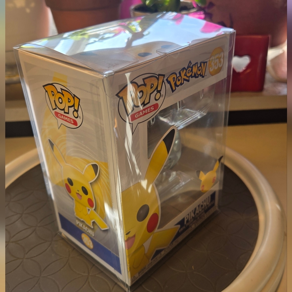 Funko Pop! Games: Pokémon 353 Pikachu Silver Vinyl Figure - Picture 5 of 8